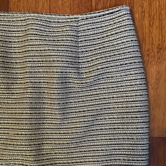 Calvin Klein | Fitted lined striped pencil skirt in black & cream size 8 - Picture 4 of 4